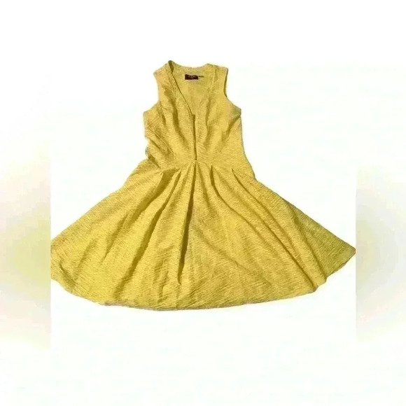 GUESS Women’s size 6 Sunny Yellow V-Neck Pleated A-Line Dress, gold zip front - Picture 7 of 13